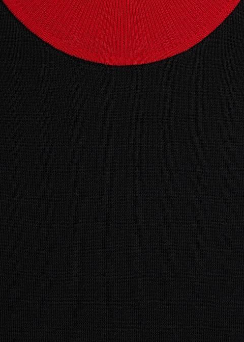 Contrasting neck knit t-shirt