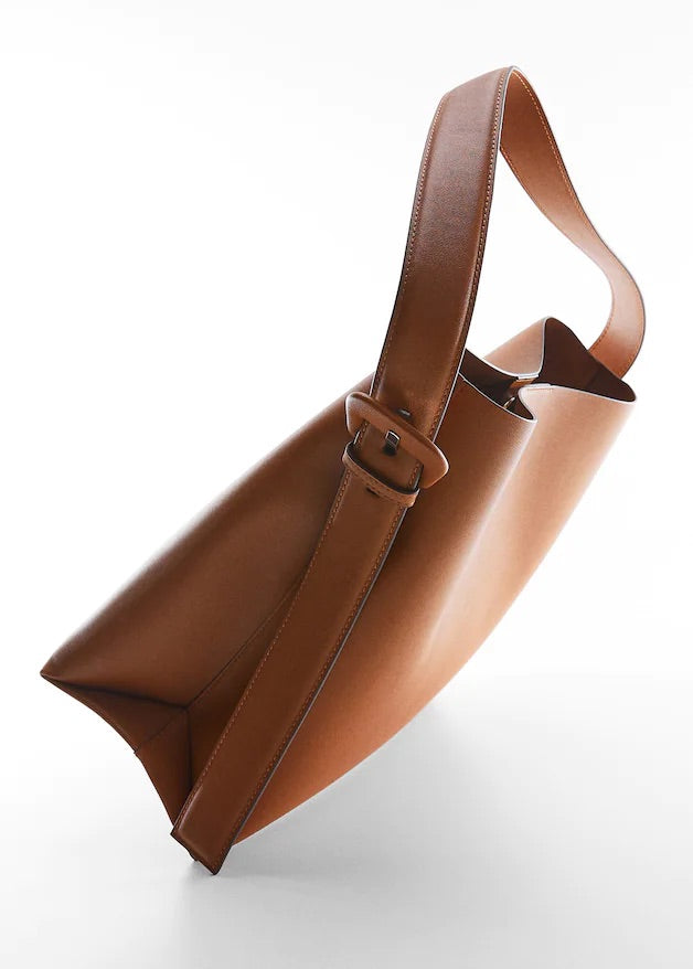 Shopper bag with buckle