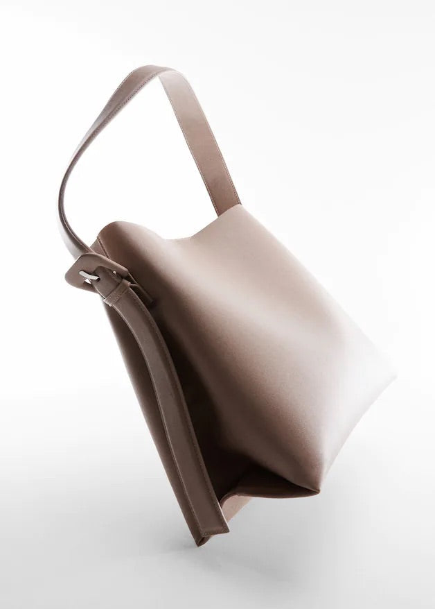 Shopper bag with buckle