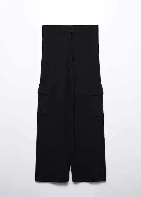 Knitted trousers with cargo pockets