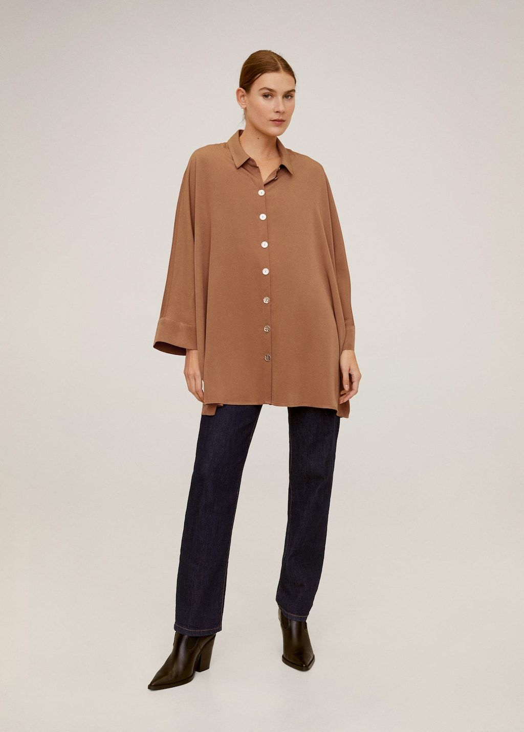 Buttoned flowy shirt