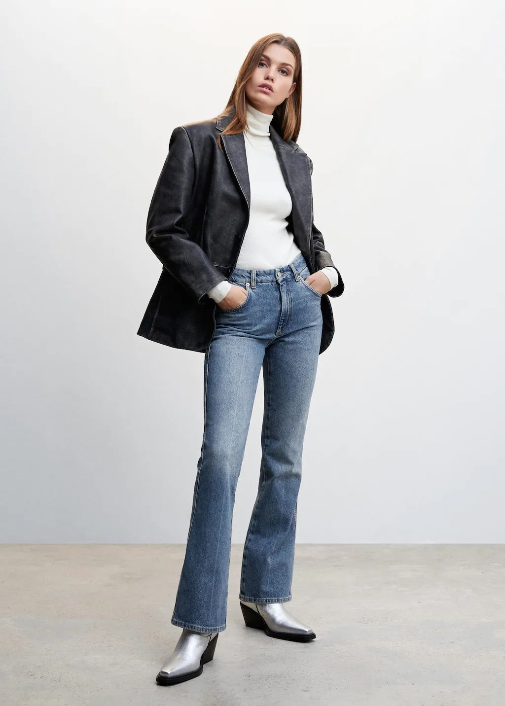 Medium-rise flared jeans