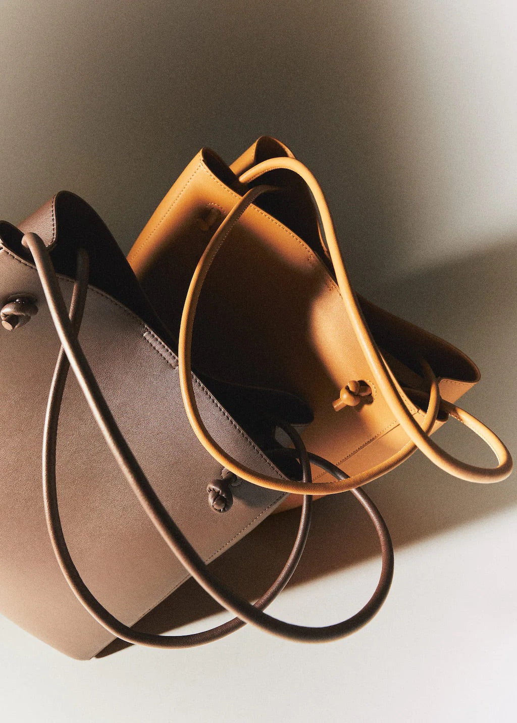 Knots pleated shopper bag