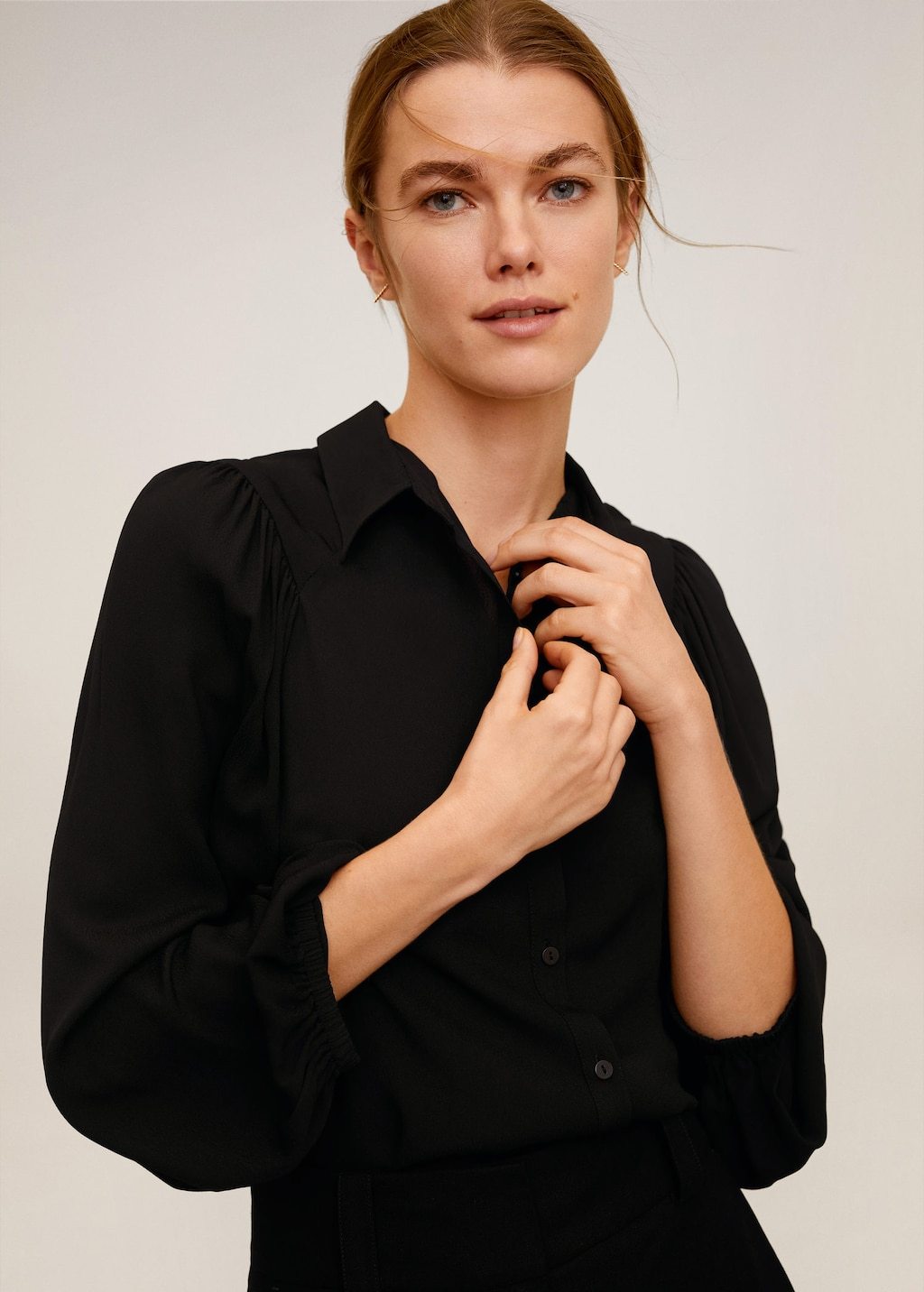 Puff sleeves blouse