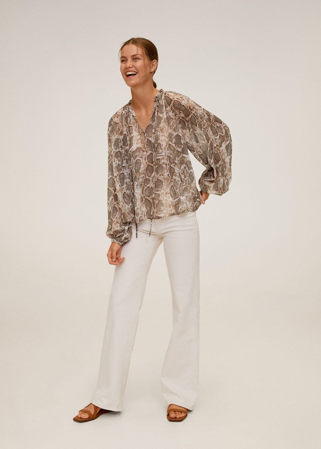 Puffed sleeves blouse