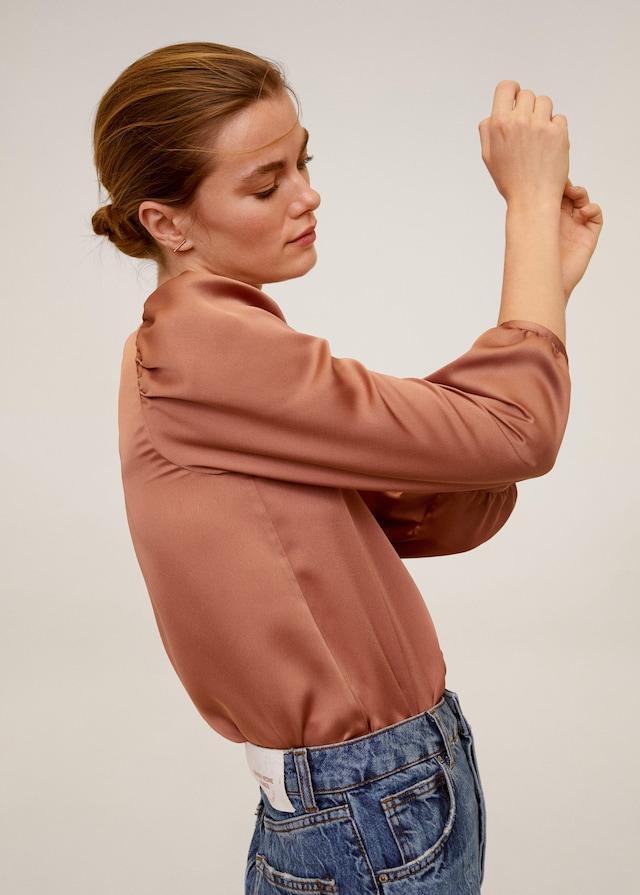 Puff sleeves blouse