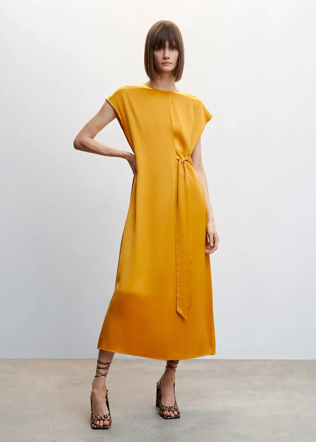 Satin dress with knot