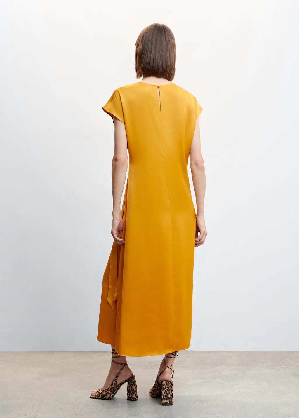 Satin dress with knot