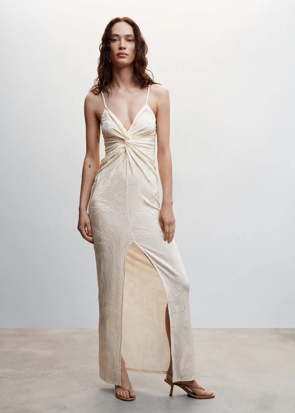 Knot dress with opening