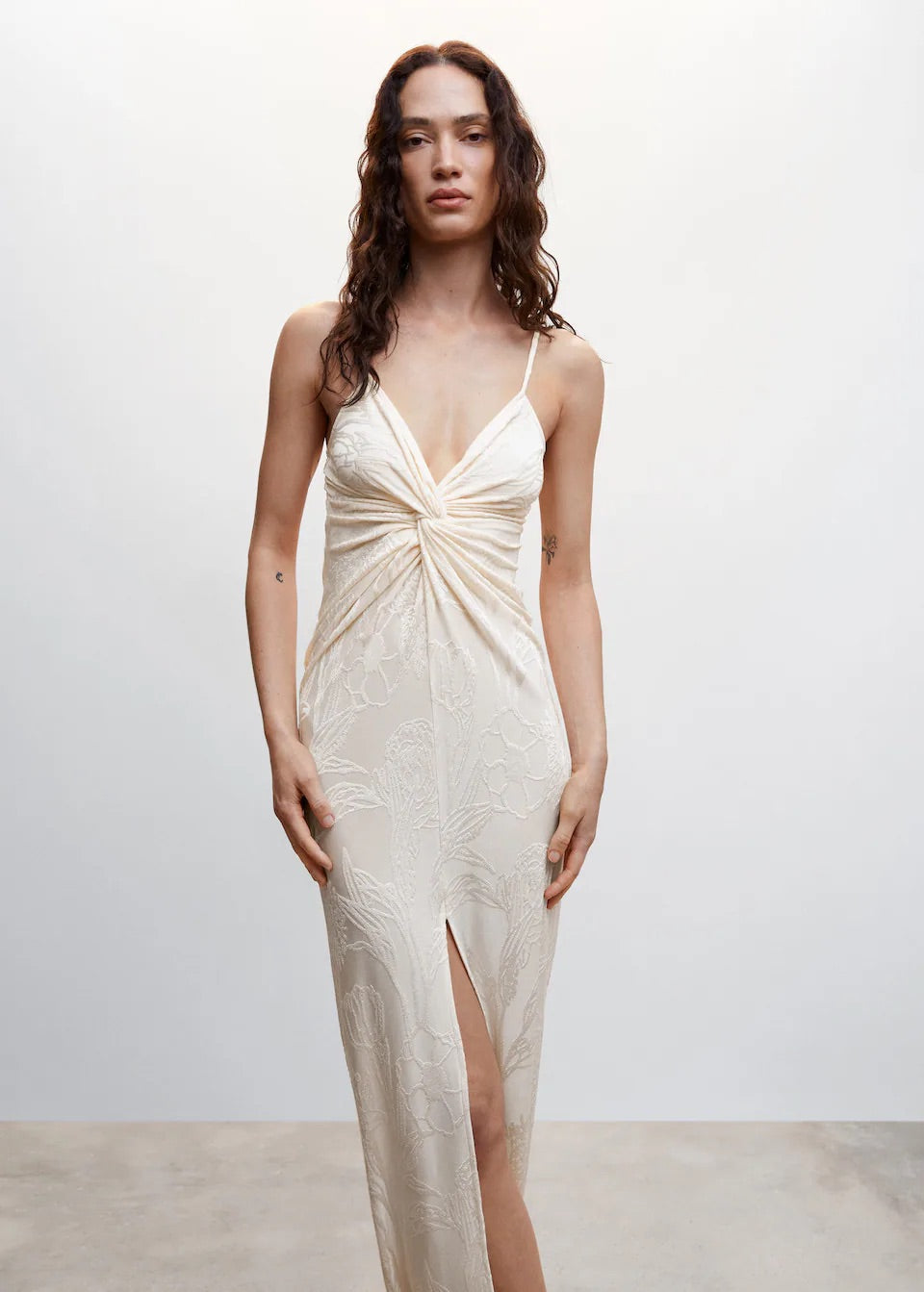 Knot dress with opening