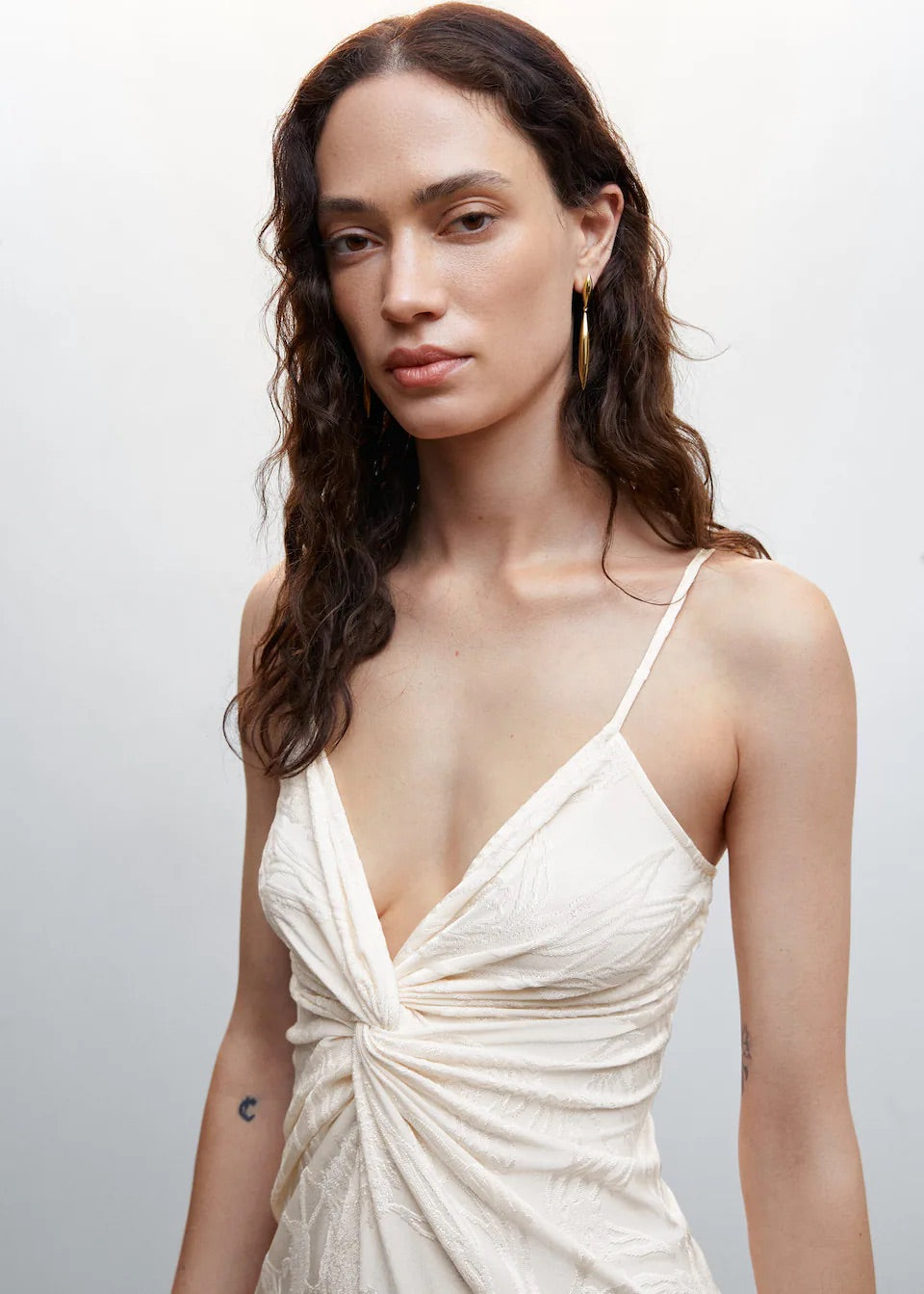Knot dress with opening