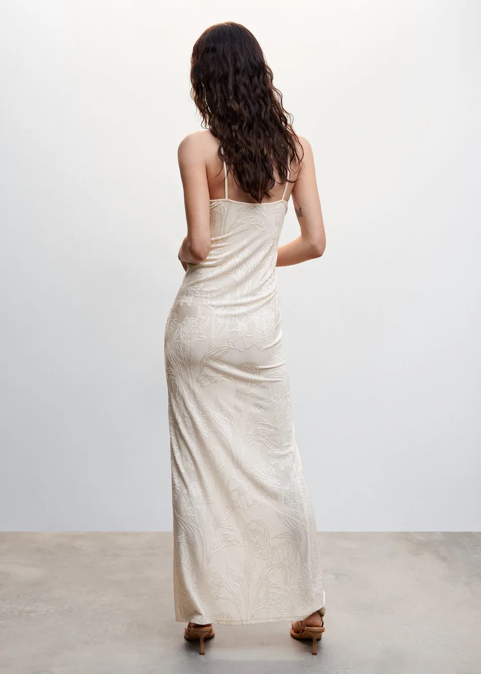 Knot dress with opening