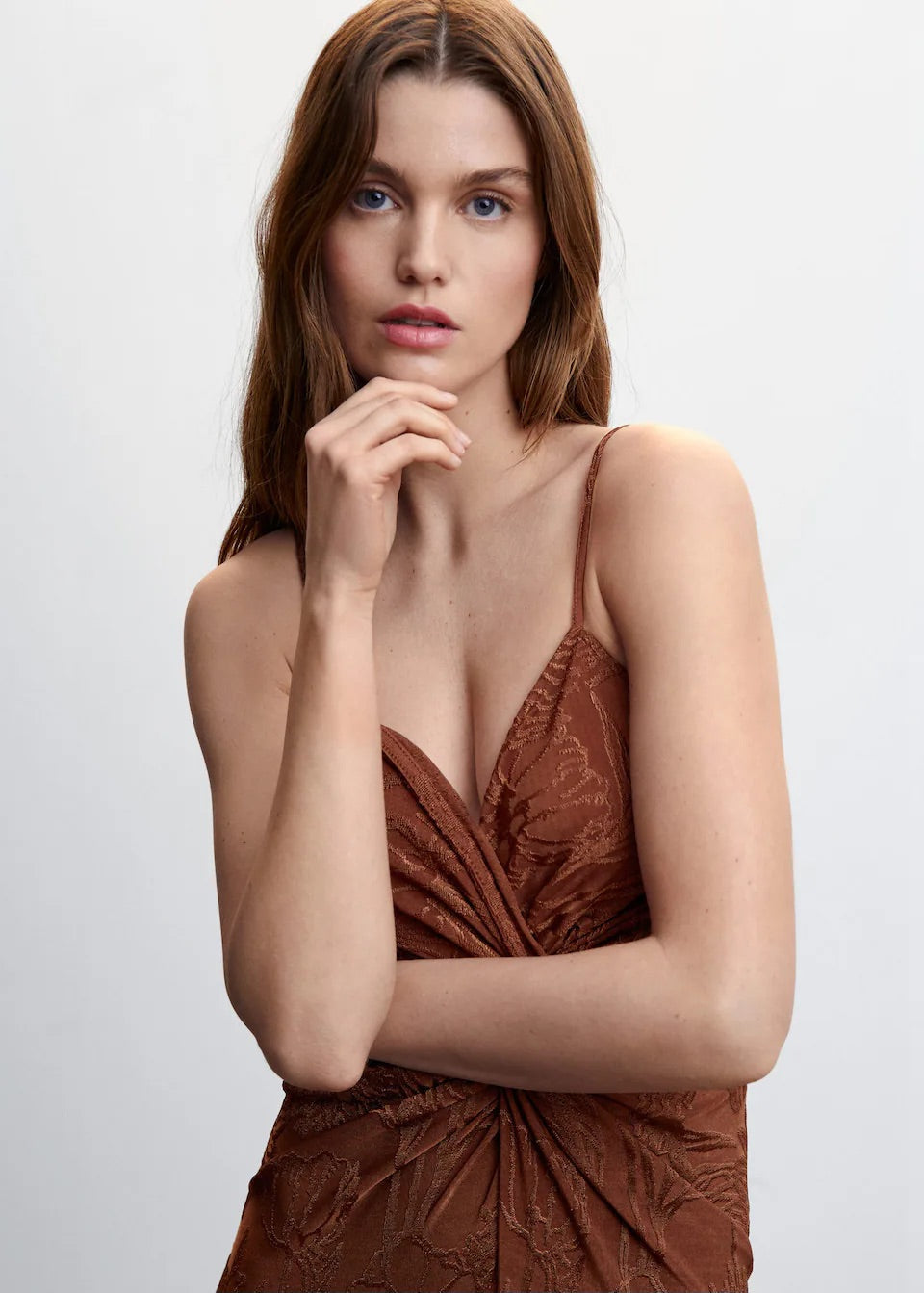 Knot dress with opening