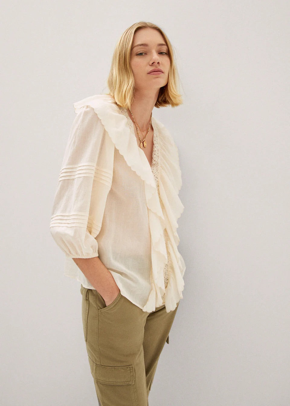 Ruffled puff sleeves blouse