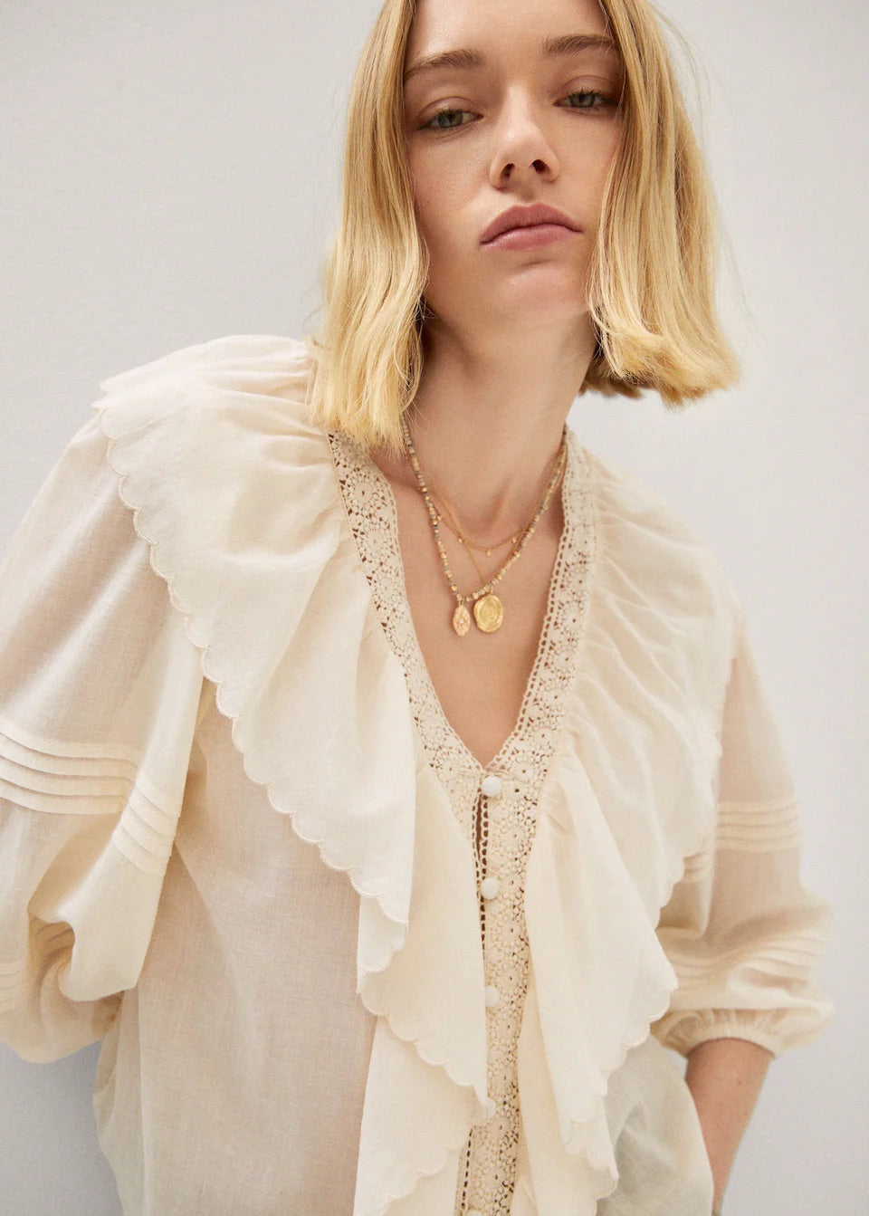 Ruffled puff sleeves blouse