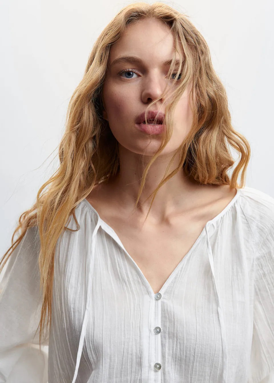 Buttoned textured blouse