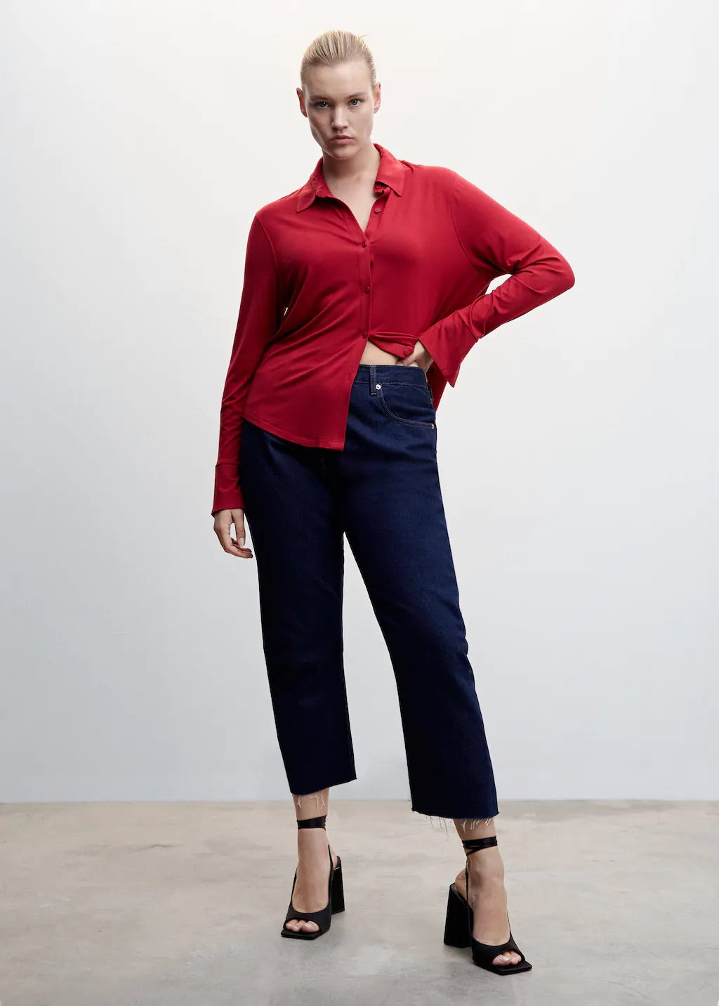 Buttoned flowy shirt