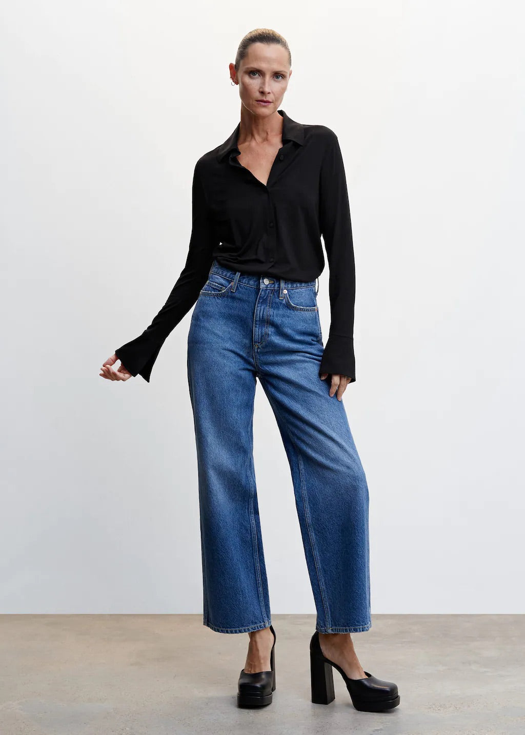 Buttoned flowy shirt