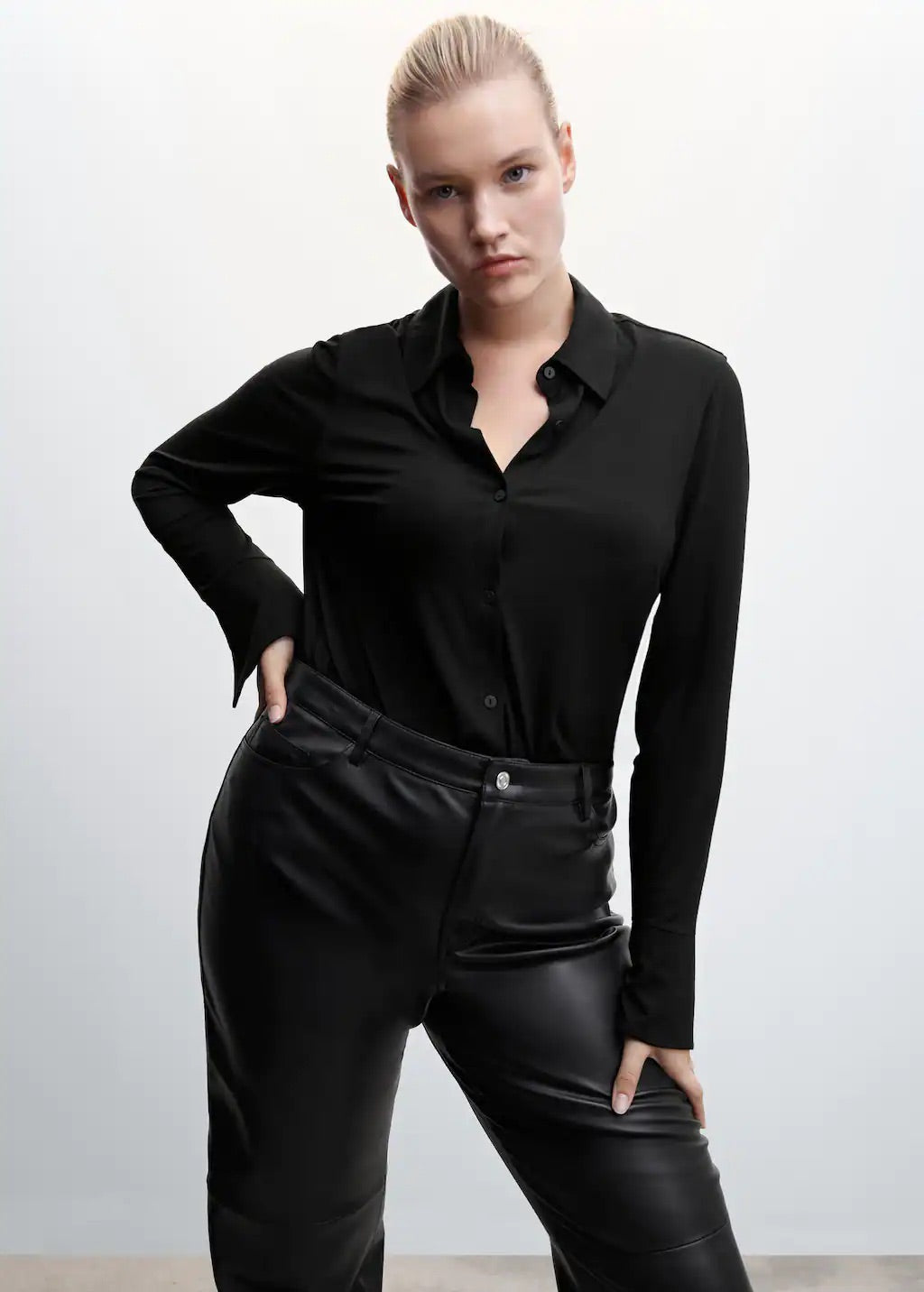 Buttoned flowy shirt