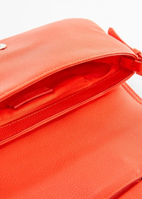 Shoulder bag with buckle