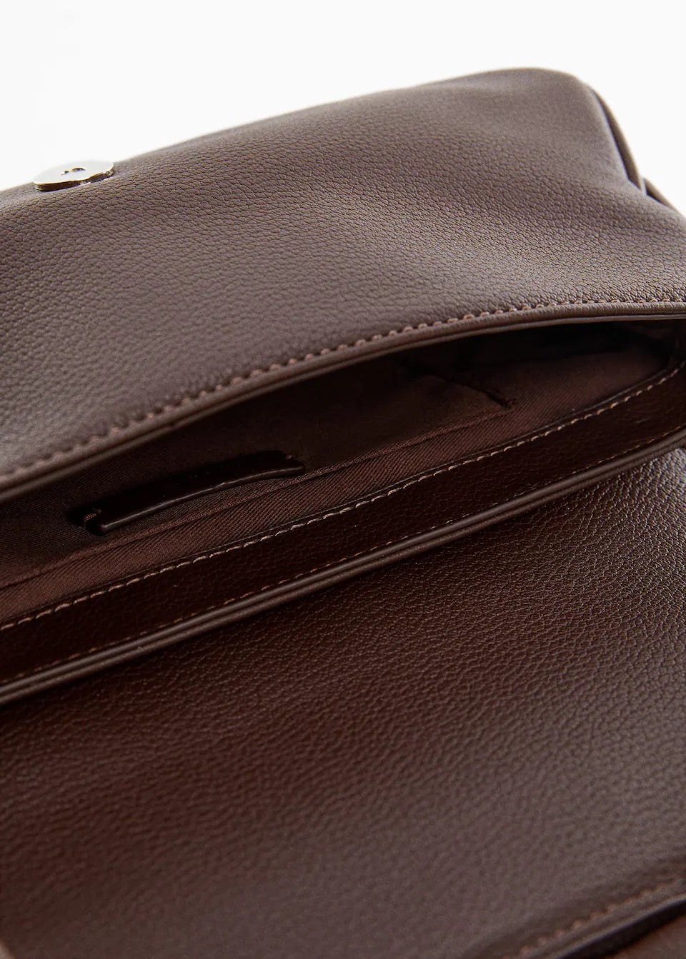 Shoulder bag with buckle