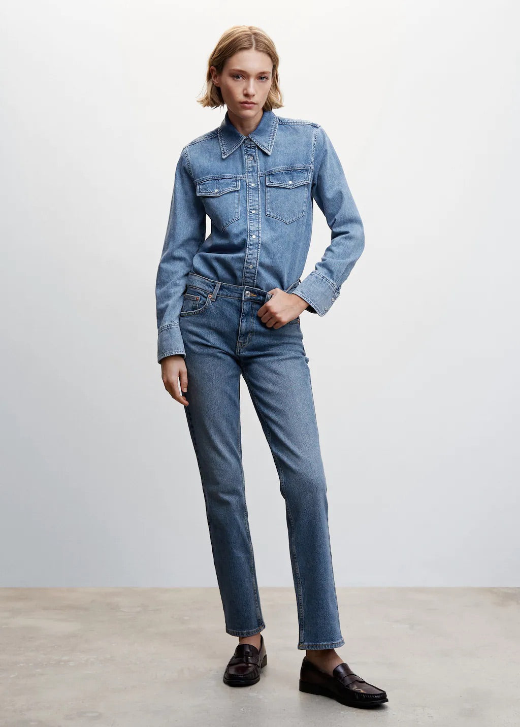 Medium comfort straight jeans