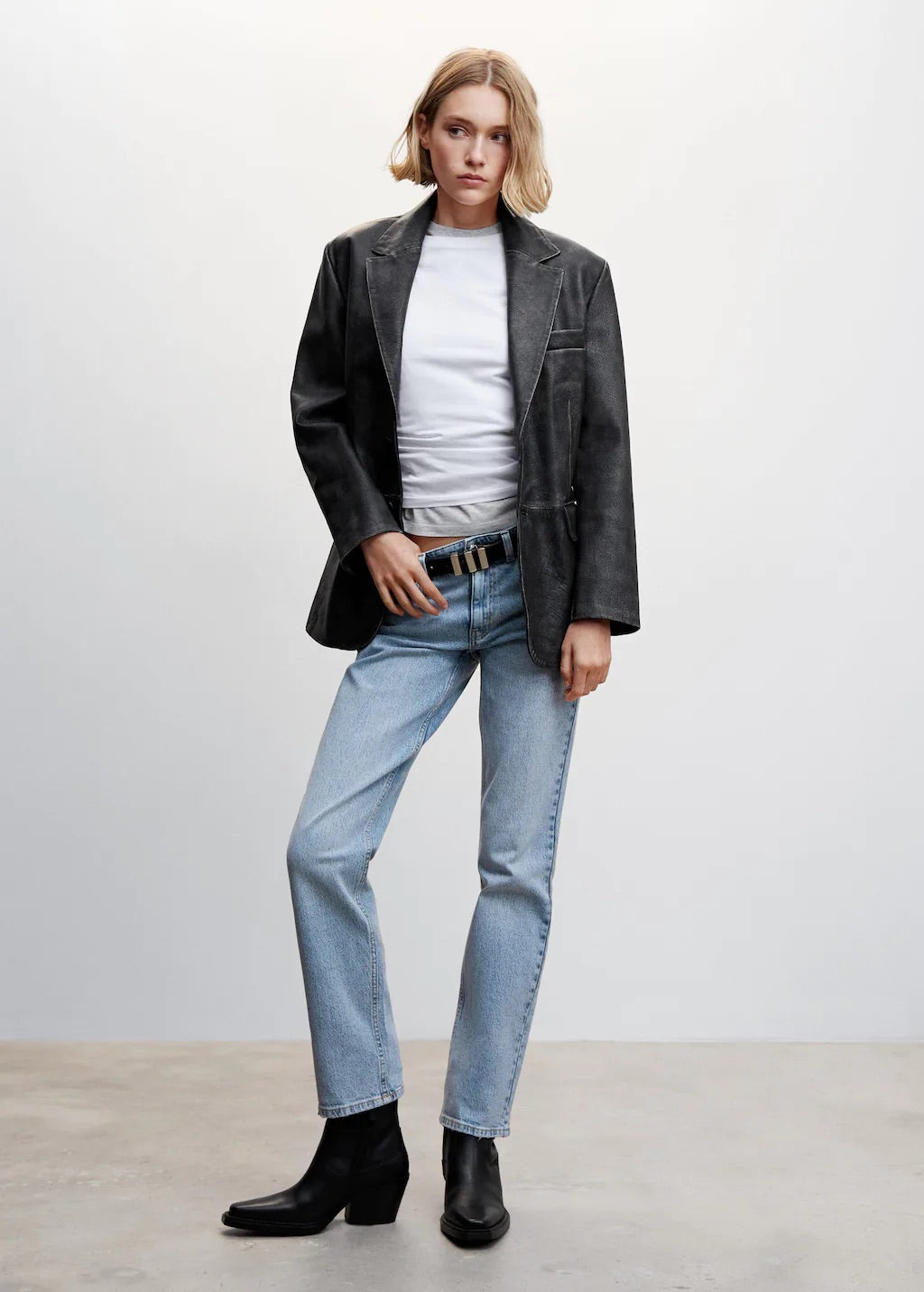Medium comfort straight jeans