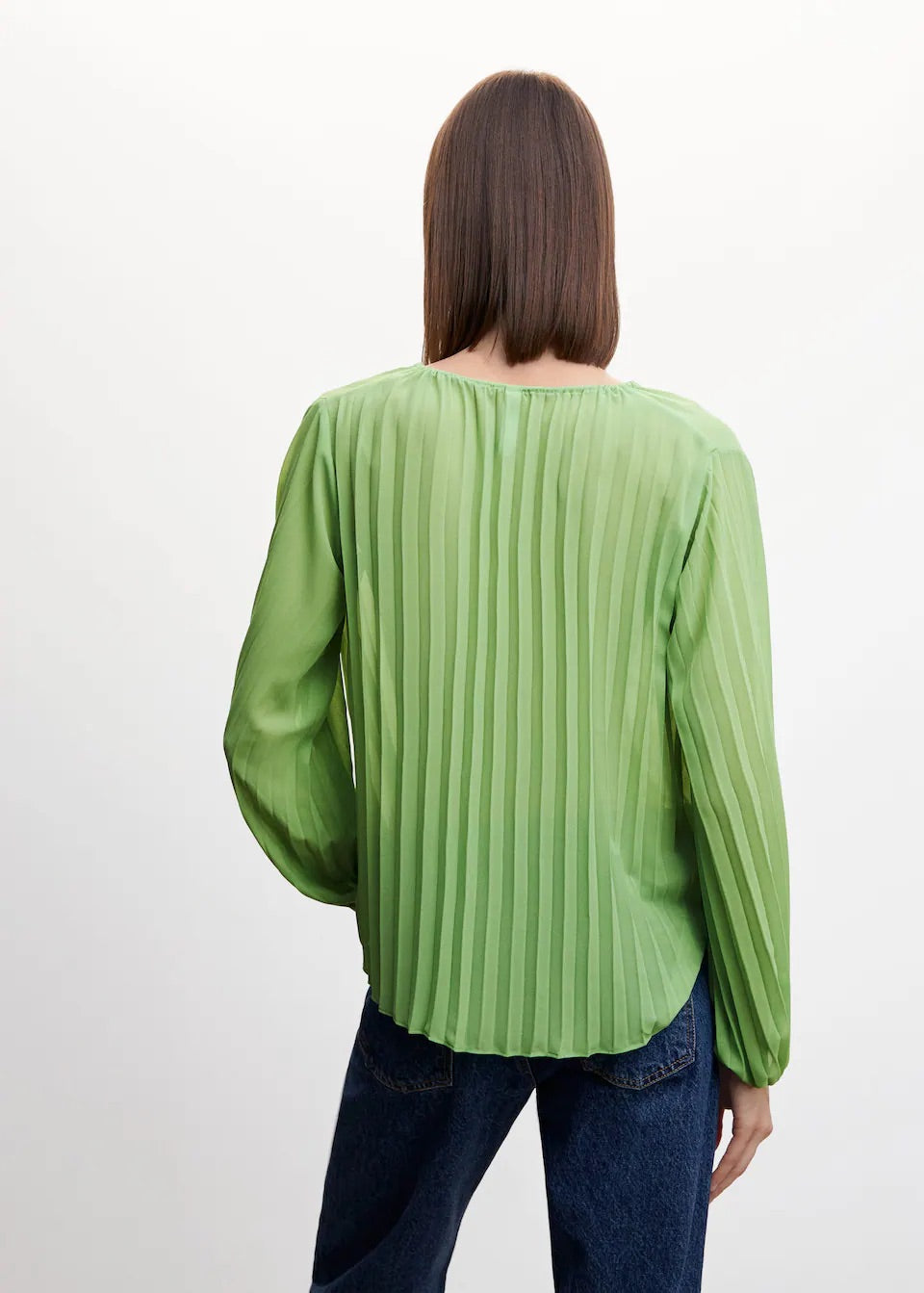 Pleated blouse with puffed sleeves