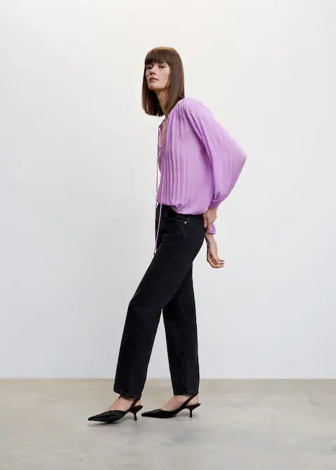 Pleated blouse with puffed sleeves