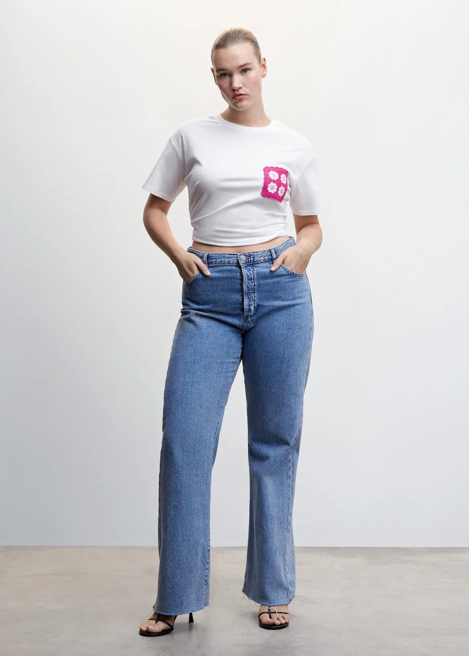 Crochet t-shirt with pocket