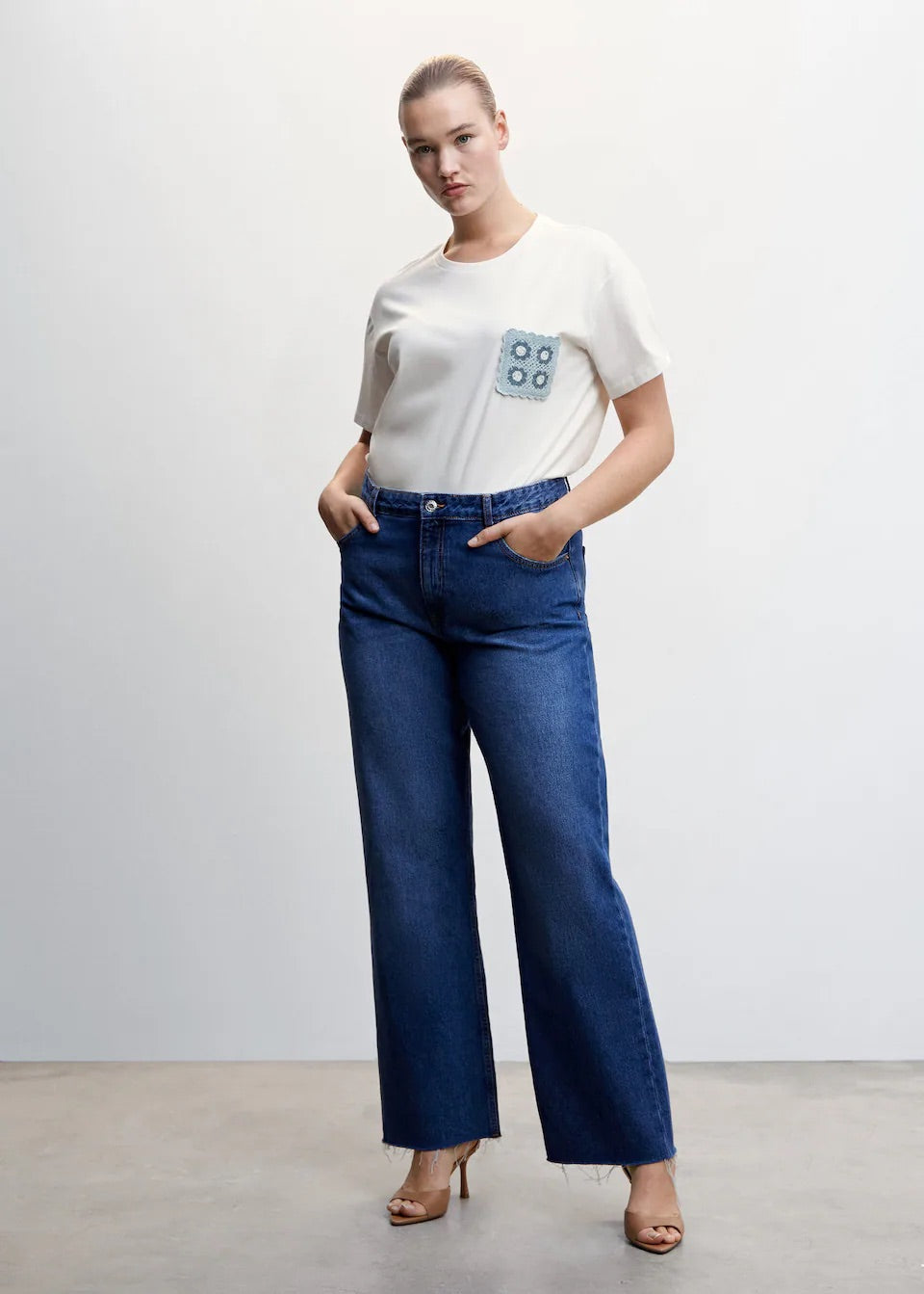 Crochet t-shirt with pocket