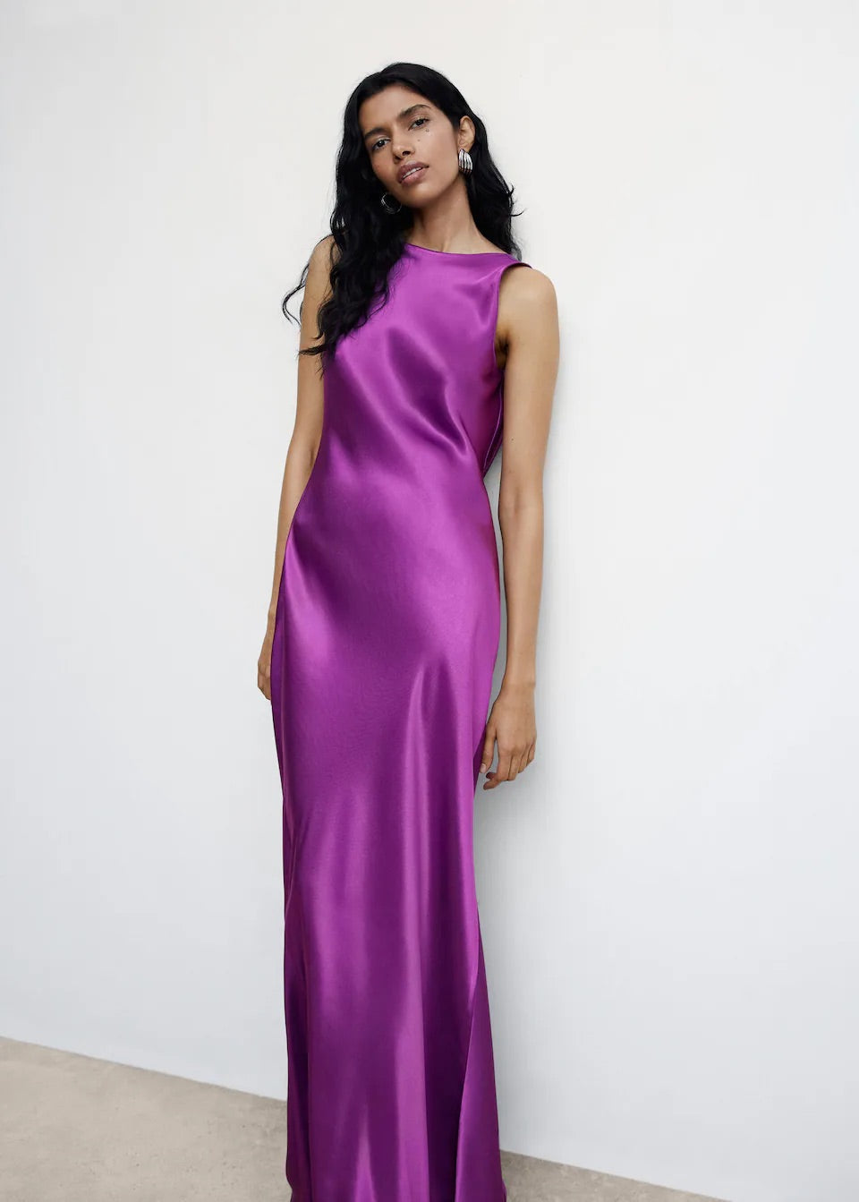 Open-back satin-effect dress