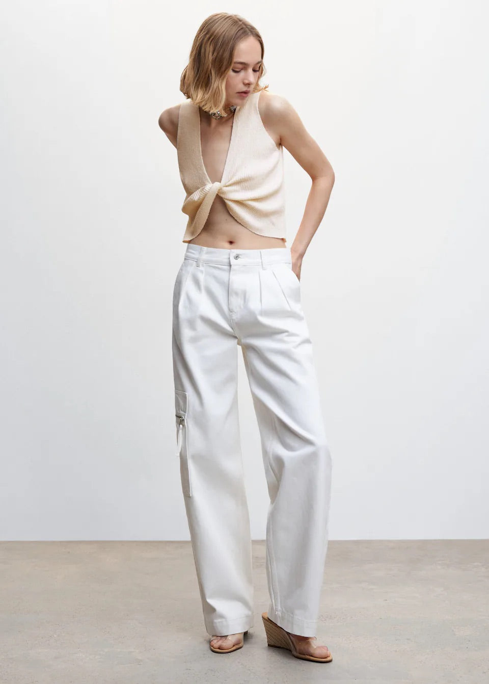 Knitted top with knot detail
