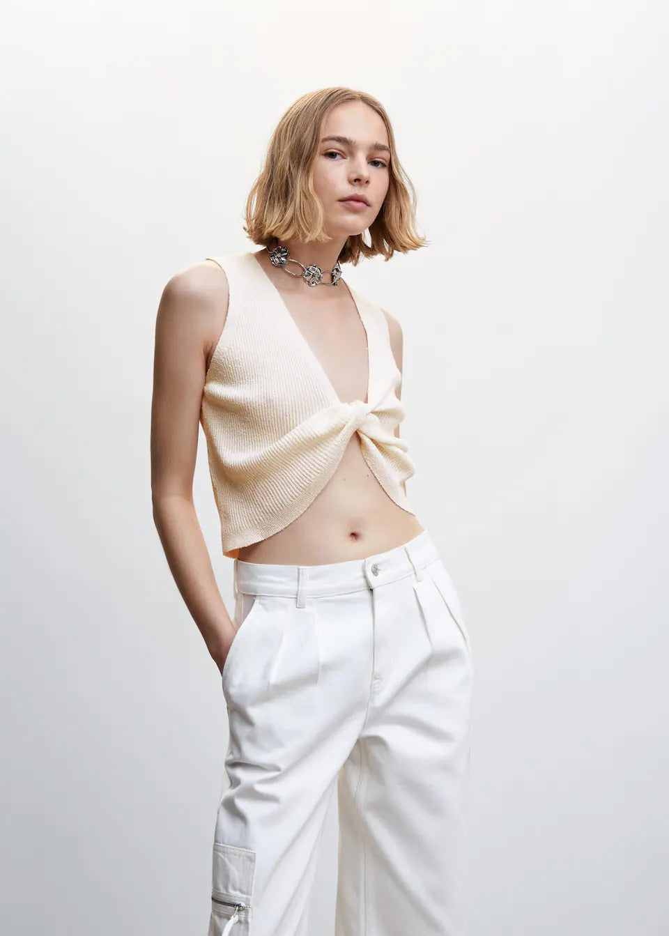 Knitted top with knot detail
