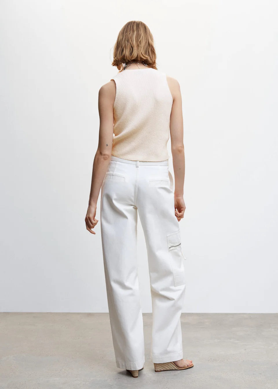 Knitted top with knot detail