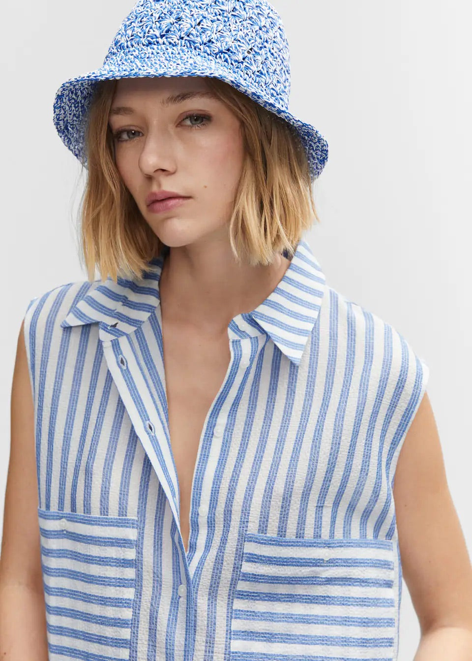 Sleeveless printed shirt