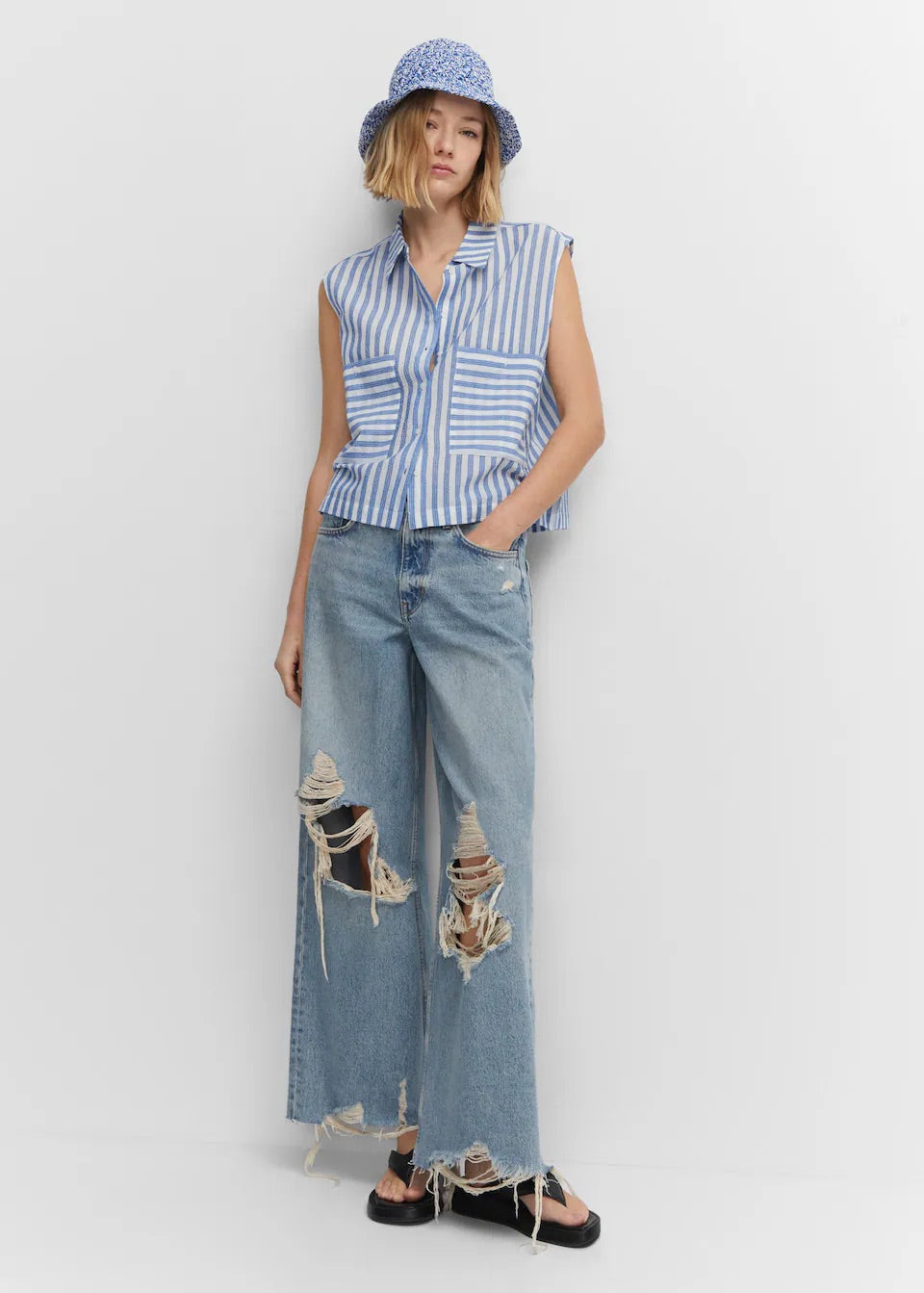 Sleeveless printed shirt