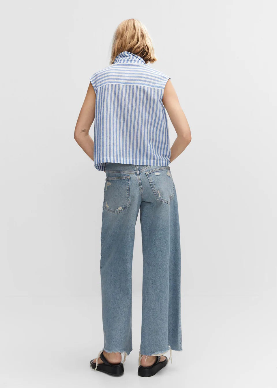 Sleeveless printed shirt