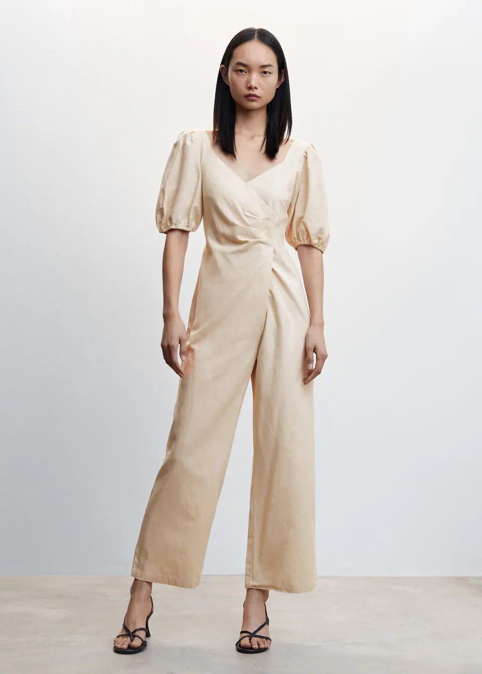 Jumpsuit with puffed sleeves