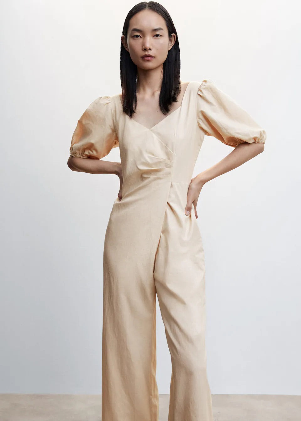 Jumpsuit with puffed sleeves