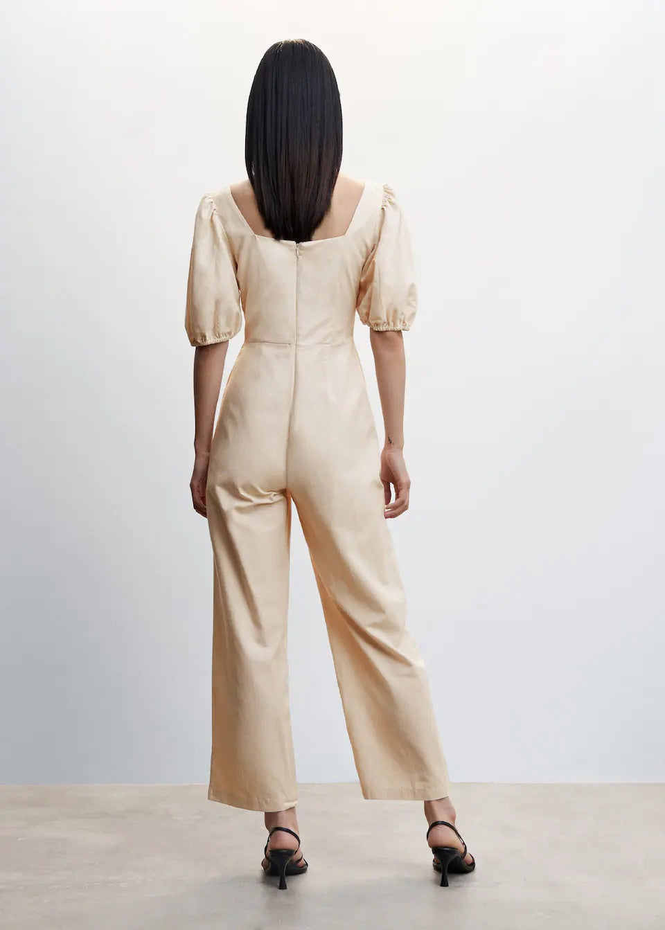 Jumpsuit with puffed sleeves