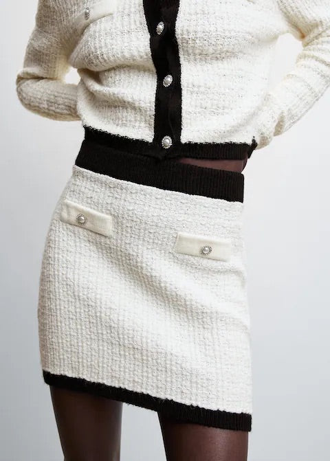 Buttoned tweed skirt