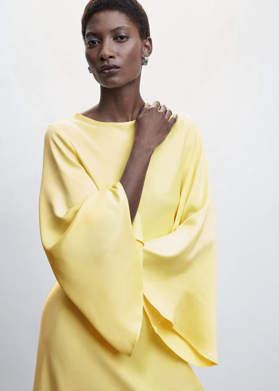 Flared sleeves dress