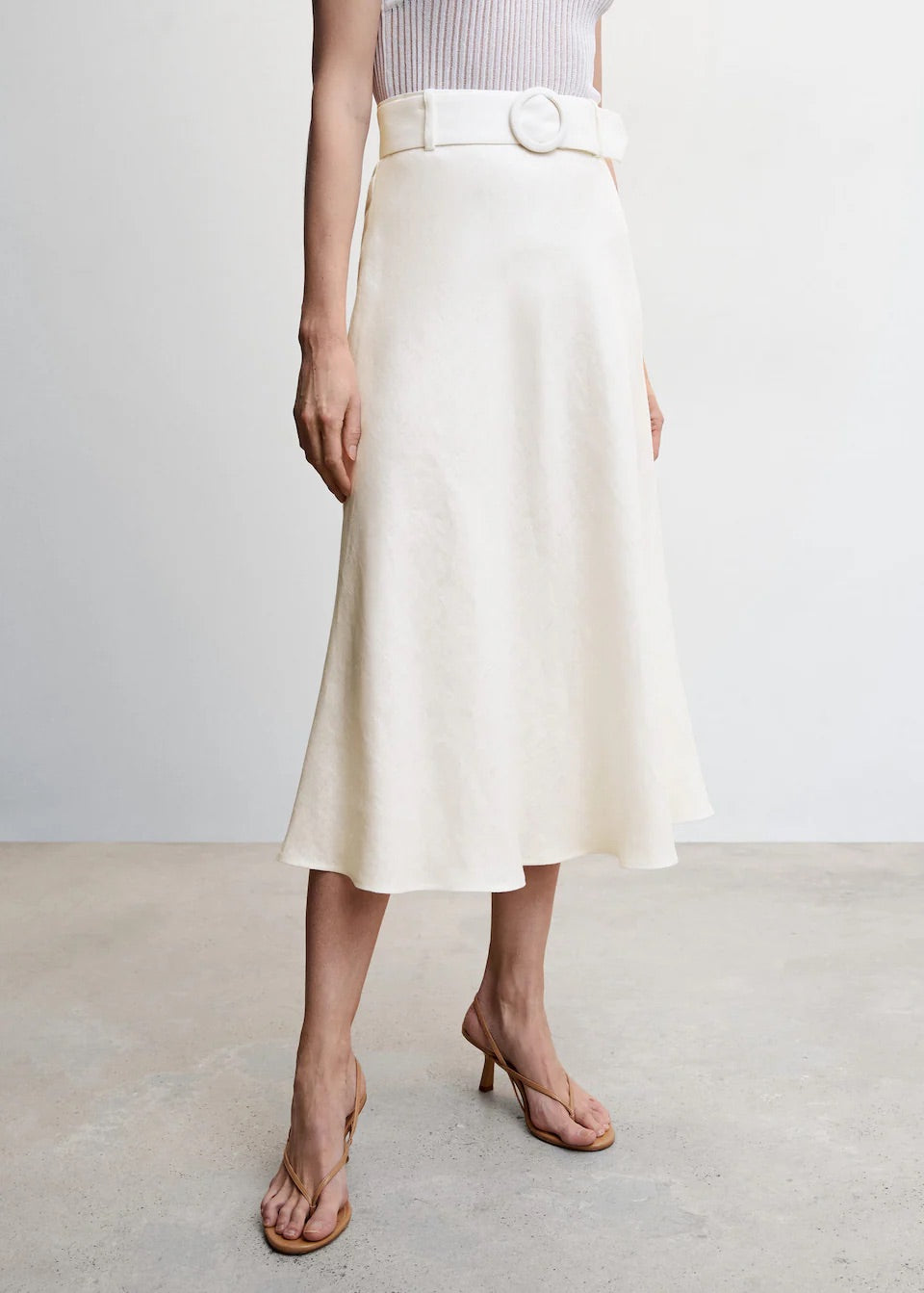 Linen skirt with belt
