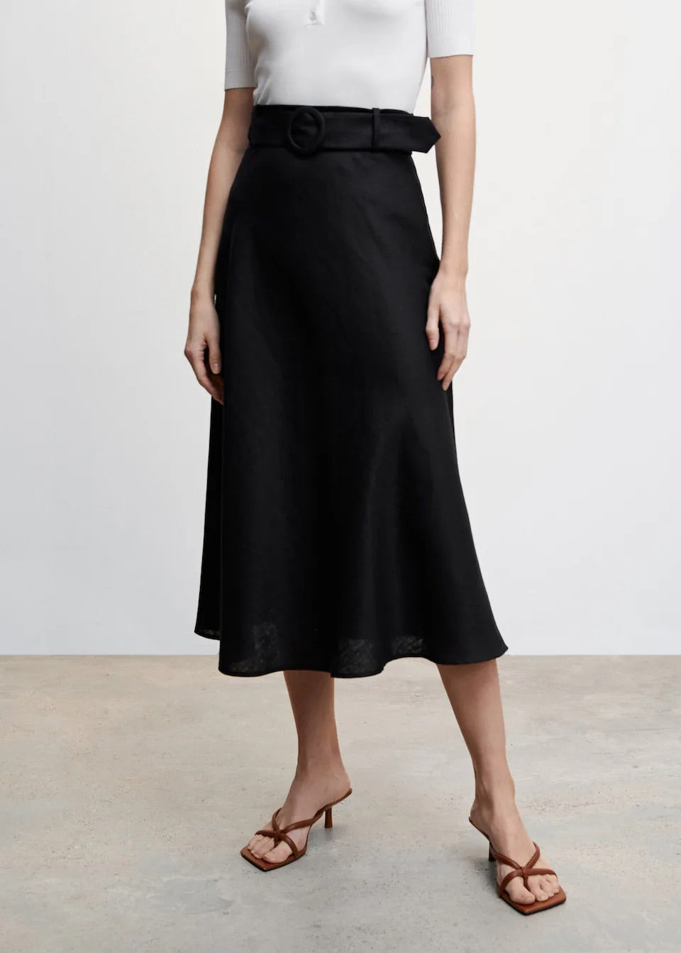 Linen skirt with belt