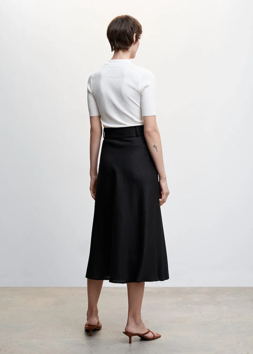Linen skirt with belt
