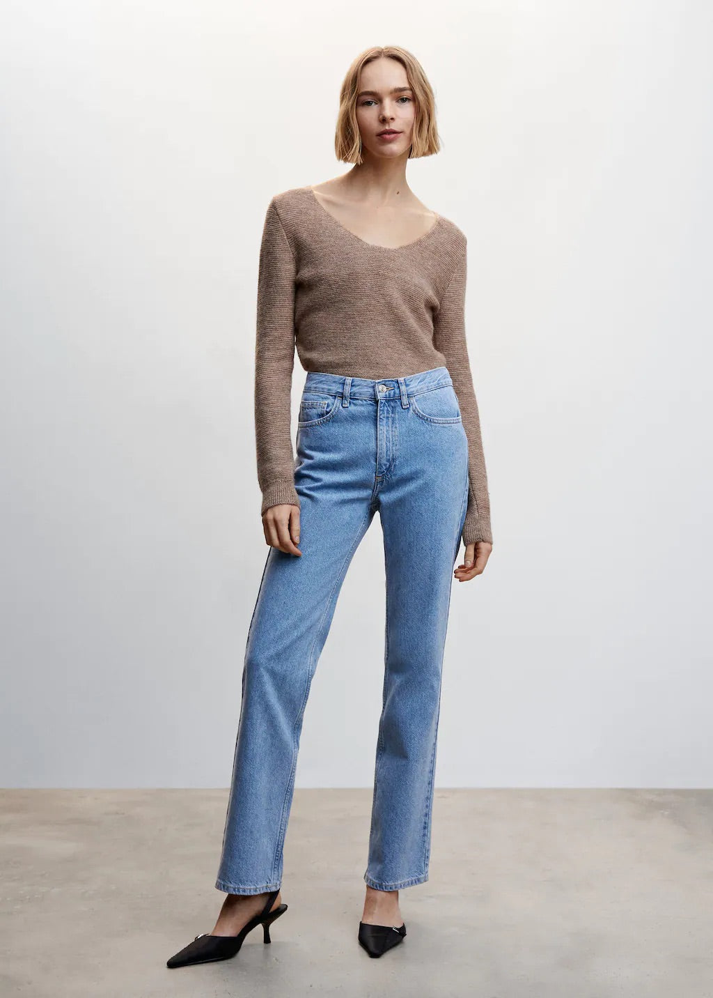 Mid-rise straight jeans