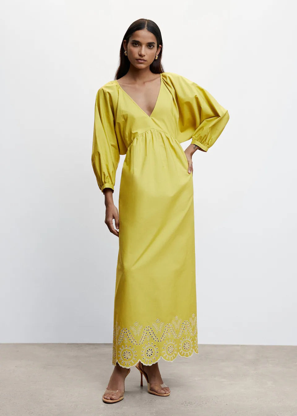 Puffed sleeves dress