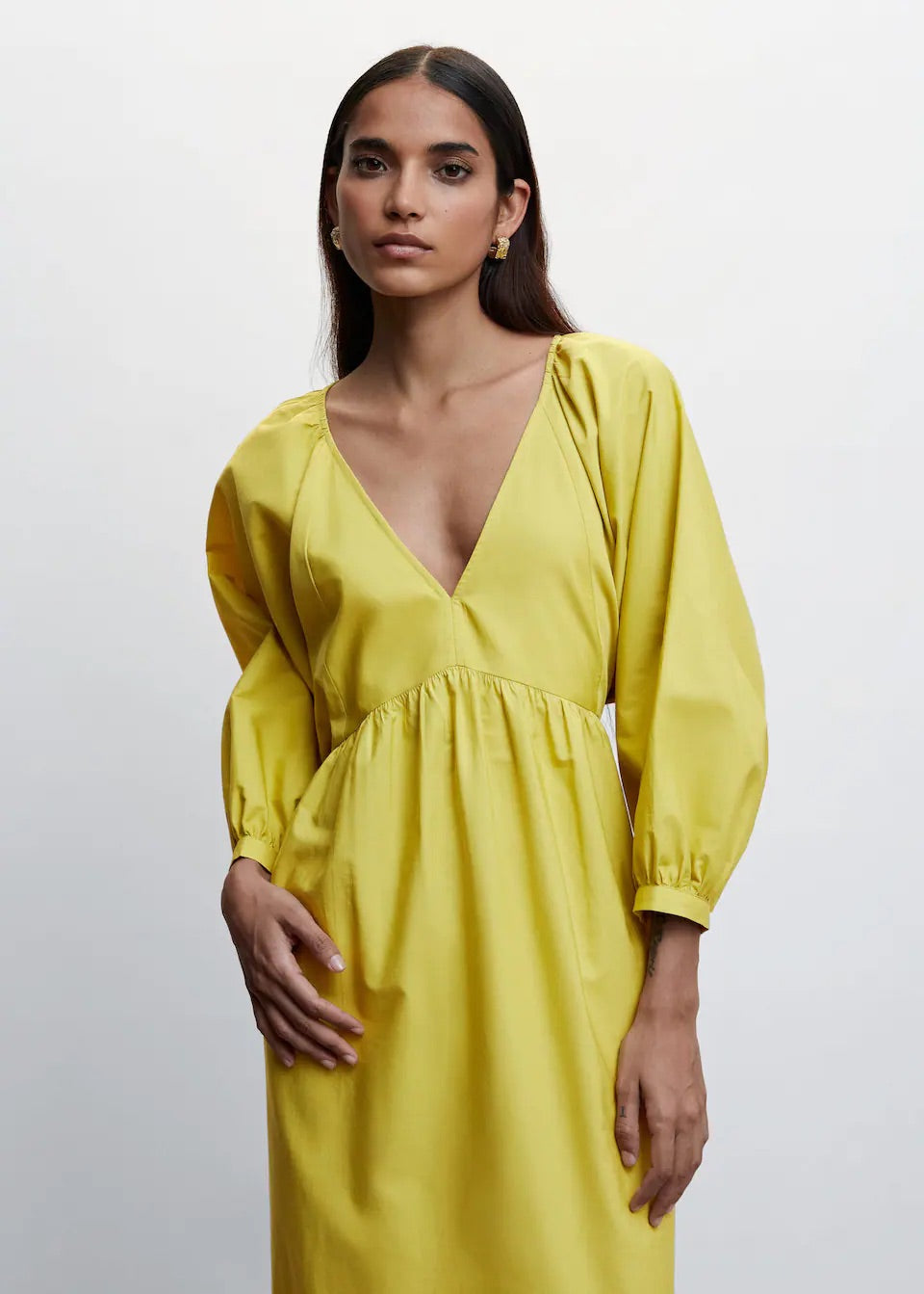 Puffed sleeves dress