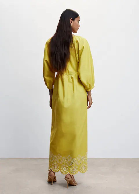 Puffed sleeves dress